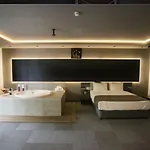 24城市阁楼酒店 3*